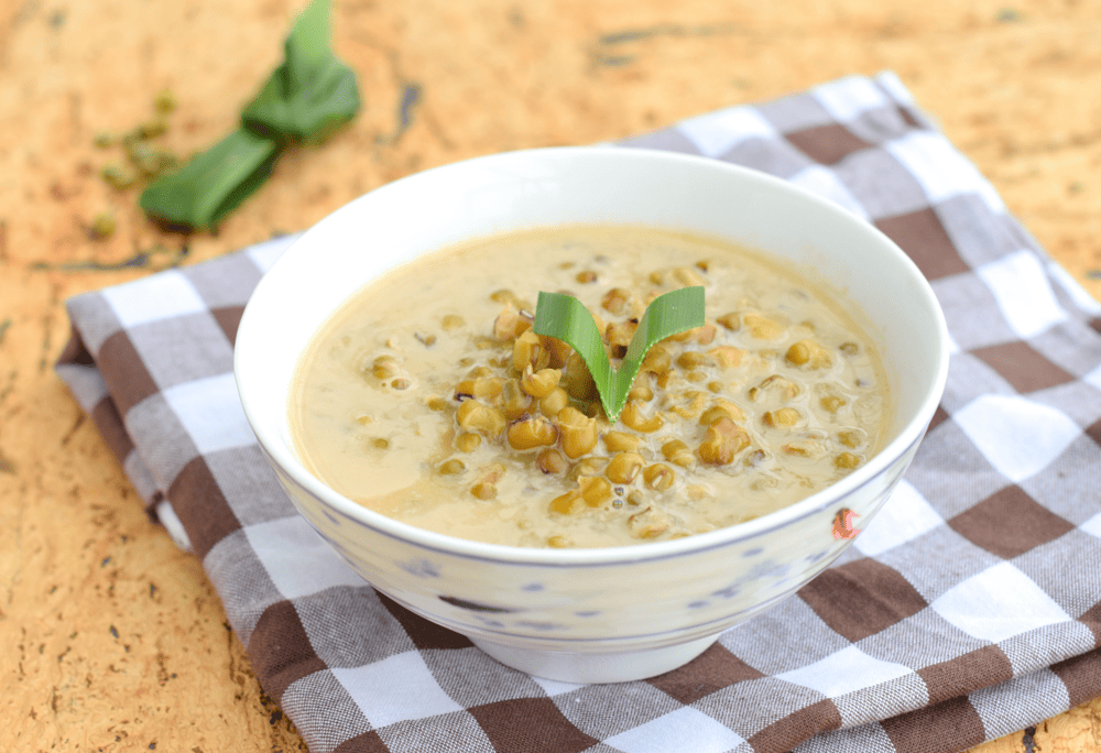 Soft green mung beans floating in creamy white coconut milk (Source: Canva)